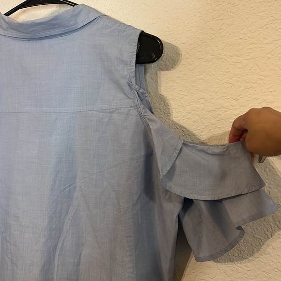 Abercrombie & Fitch Cold Shoulder Ruffle blouse, size large. - Picture 7 of 9